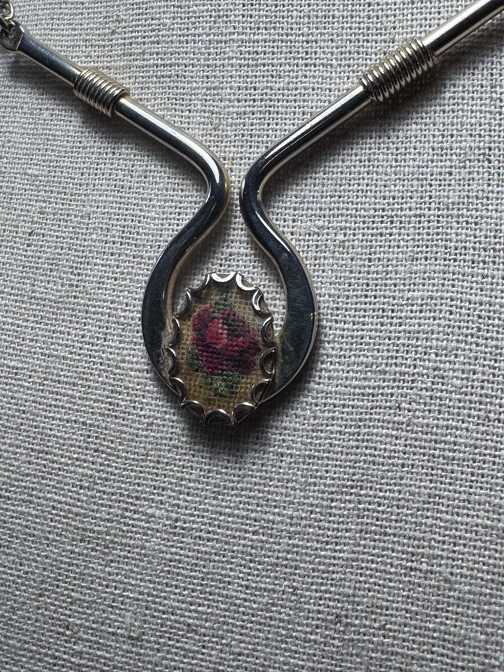 Vintage Silver Tone Floral Pendant Necklace Cottagecore Boho Retro - Picture 3 of 5